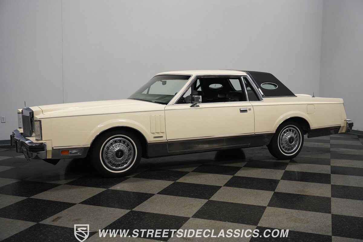 Lincoln-Mark-Series-1982-Coupe-8