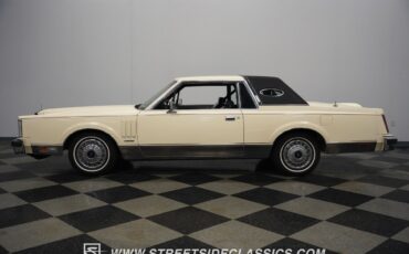 Lincoln-Mark-Series-1982-Coupe-9