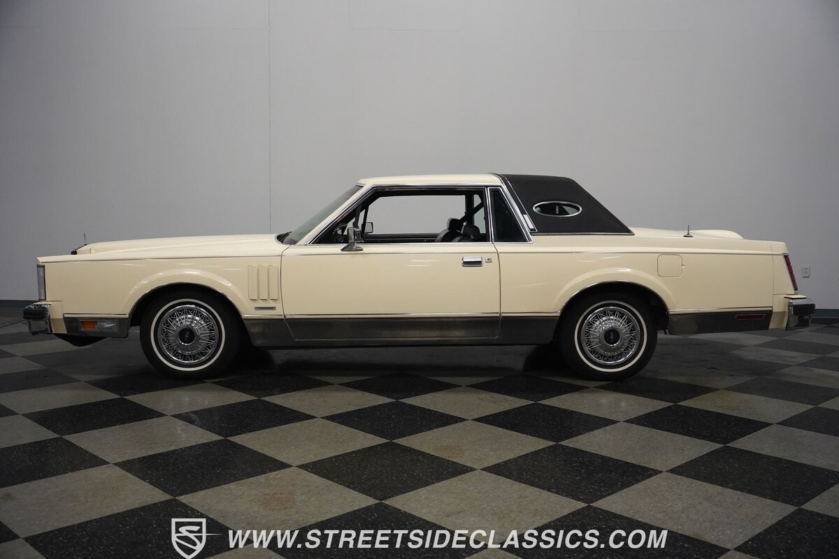 Lincoln-Mark-Series-1982-Coupe-9