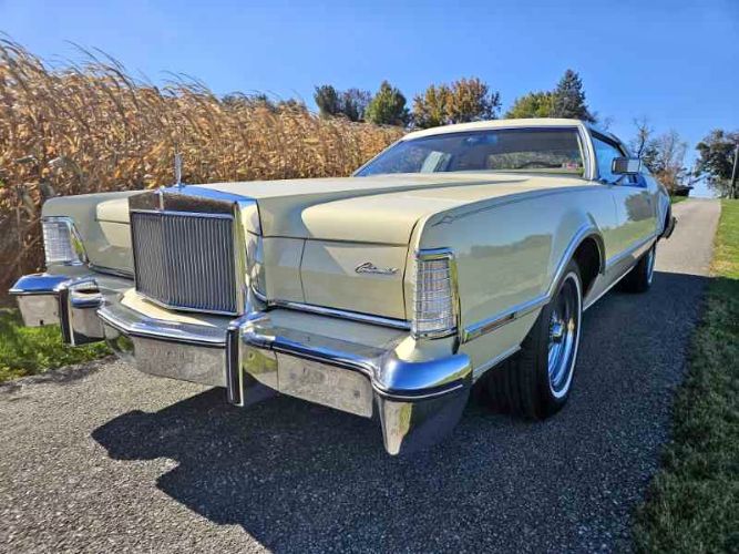 Lincoln-Mark-iv-1975-15