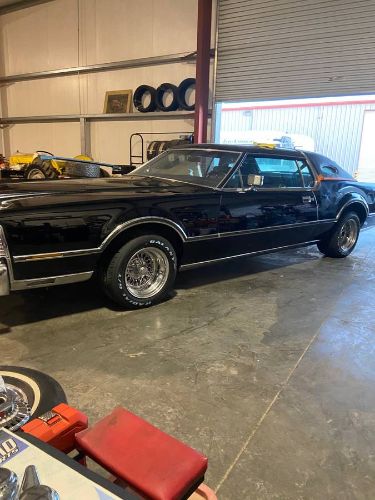 Lincoln-Mark-iv-1976-Triple-Black-16