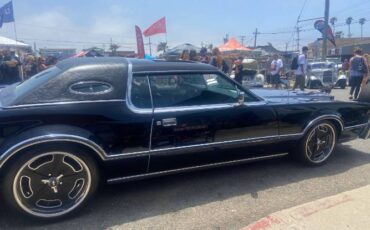 Lincoln-Mark-iv-1976-Triple-Black-4