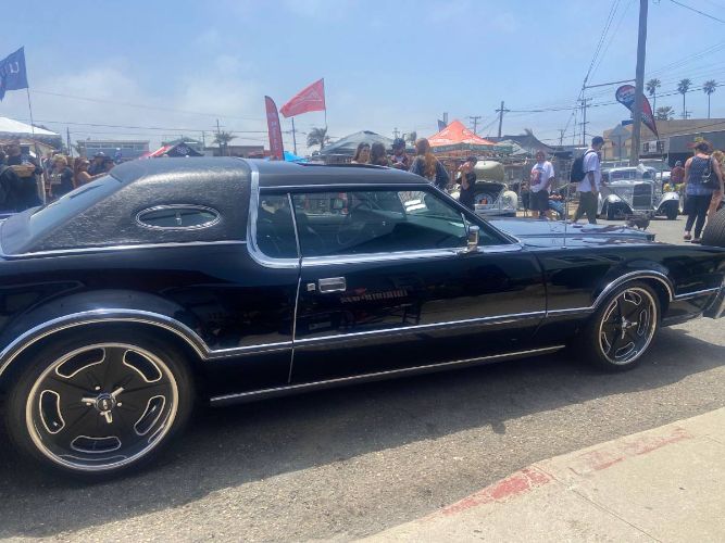 Lincoln-Mark-iv-1976-Triple-Black-4