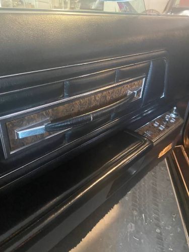 Lincoln-Mark-iv-1976-Triple-Black-9