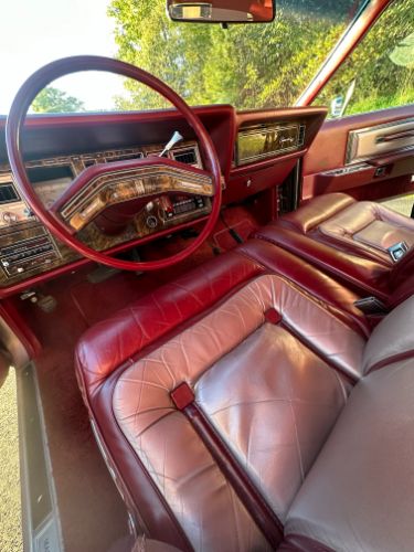 Lincoln-Mark-v-1979-Light-Metallic-Red-1