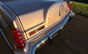 Lincoln-Mark-v-1979-Light-Metallic-Red-10