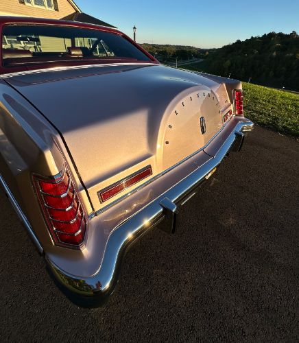 Lincoln-Mark-v-1979-Light-Metallic-Red-10