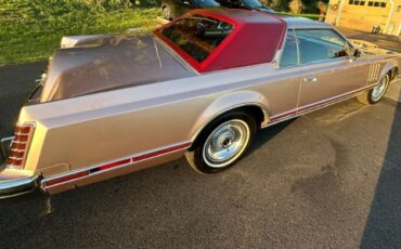 Lincoln-Mark-v-1979-Light-Metallic-Red-11