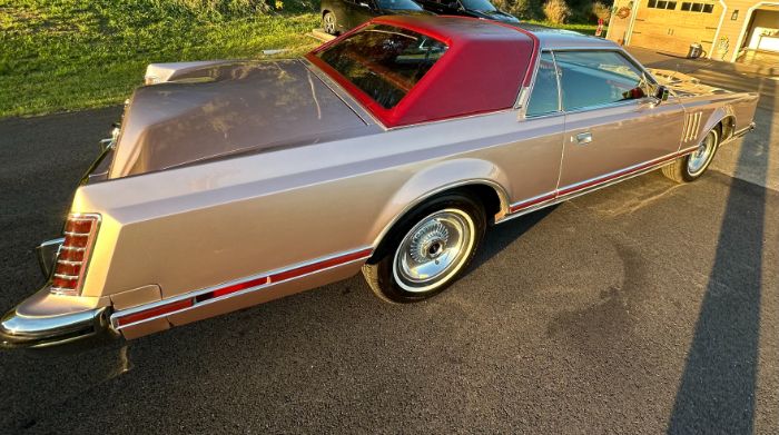 Lincoln-Mark-v-1979-Light-Metallic-Red-11