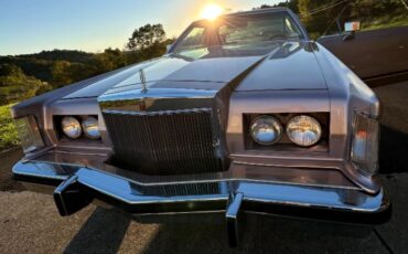 Lincoln-Mark-v-1979-Light-Metallic-Red-13