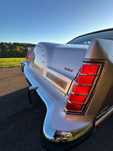 Lincoln-Mark-v-1979-Light-Metallic-Red-14