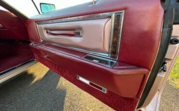 Lincoln-Mark-v-1979-Light-Metallic-Red-22