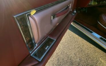 Lincoln-Mark-v-1979-Light-Metallic-Red-23