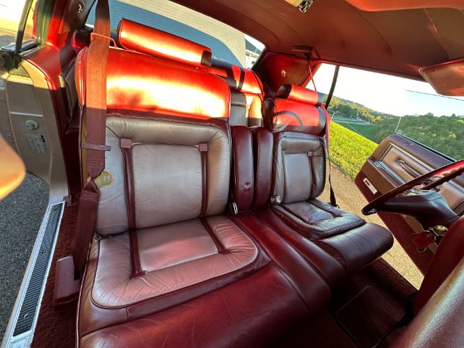 Lincoln-Mark-v-1979-Light-Metallic-Red-24