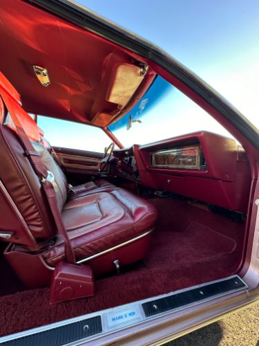 Lincoln-Mark-v-1979-Light-Metallic-Red-25