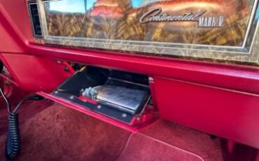 Lincoln-Mark-v-1979-Light-Metallic-Red-26