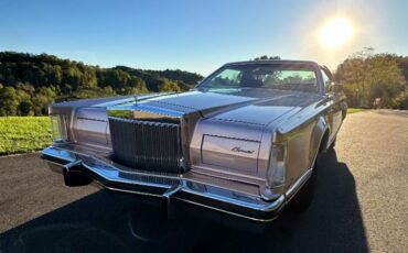 Lincoln-Mark-v-1979-Light-Metallic-Red-34