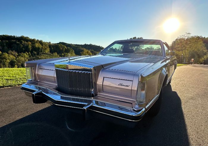 Lincoln-Mark-v-1979-Light-Metallic-Red-34