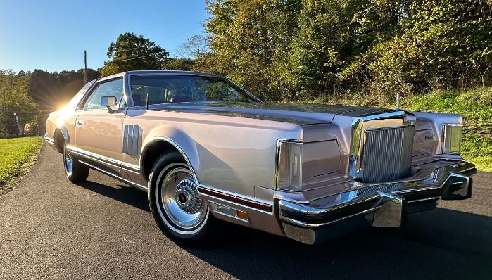 Lincoln-Mark-v-1979-Light-Metallic-Red-38