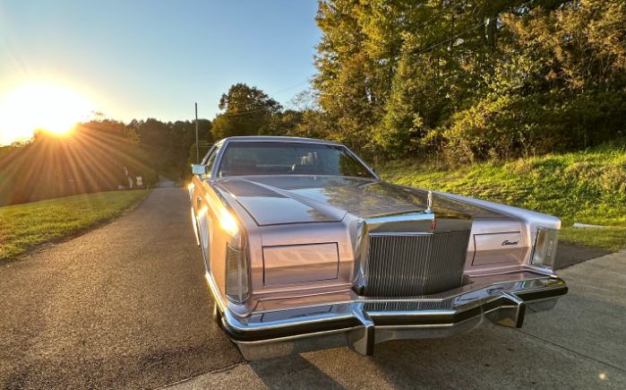Lincoln-Mark-v-1979-Light-Metallic-Red-7