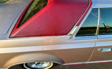 Lincoln-Mark-v-1979-Light-Metallic-Red-9