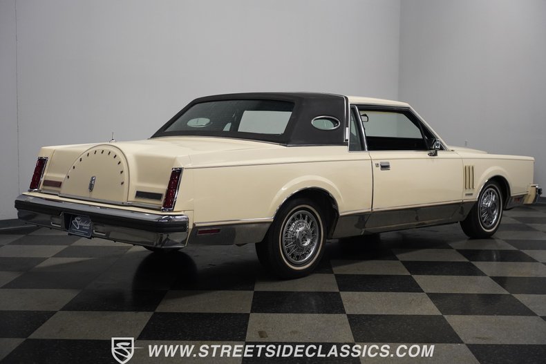 Lincoln-Mark-vi-1982-Pastel-French-Vanill-Blue-13