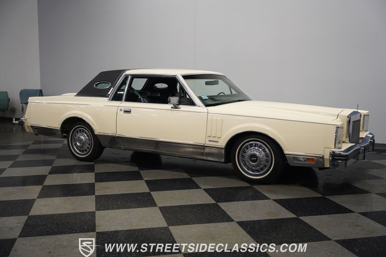 Lincoln-Mark-vi-1982-Pastel-French-Vanill-Blue-15