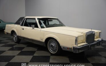 Lincoln-Mark-vi-1982-Pastel-French-Vanill-Blue-16