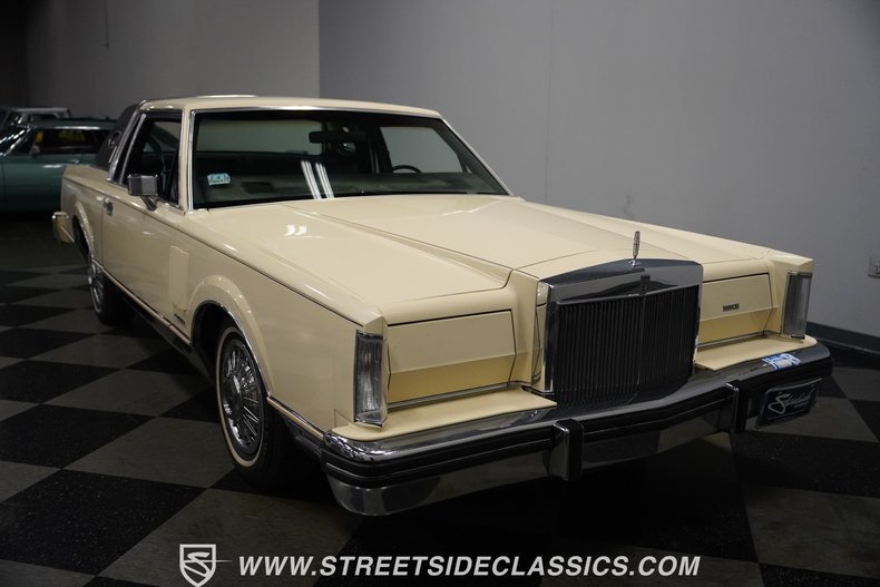 Lincoln-Mark-vi-1982-Pastel-French-Vanill-Blue-17
