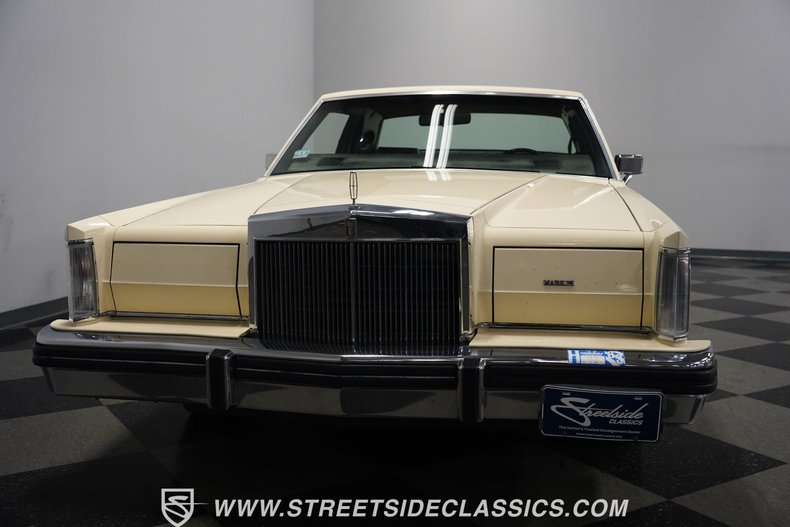 Lincoln-Mark-vi-1982-Pastel-French-Vanill-Blue-20