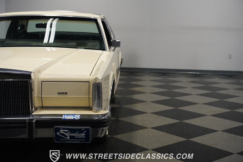 Lincoln-Mark-vi-1982-Pastel-French-Vanill-Blue-21
