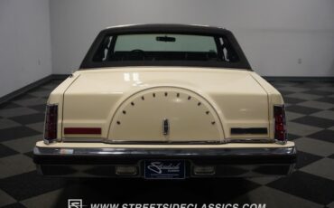 Lincoln-Mark-vi-1982-Pastel-French-Vanill-Blue-26