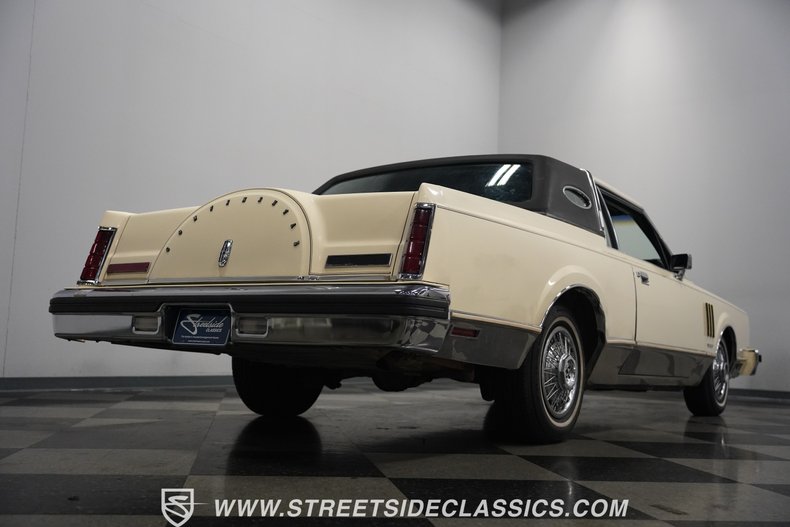 Lincoln-Mark-vi-1982-Pastel-French-Vanill-Blue-29