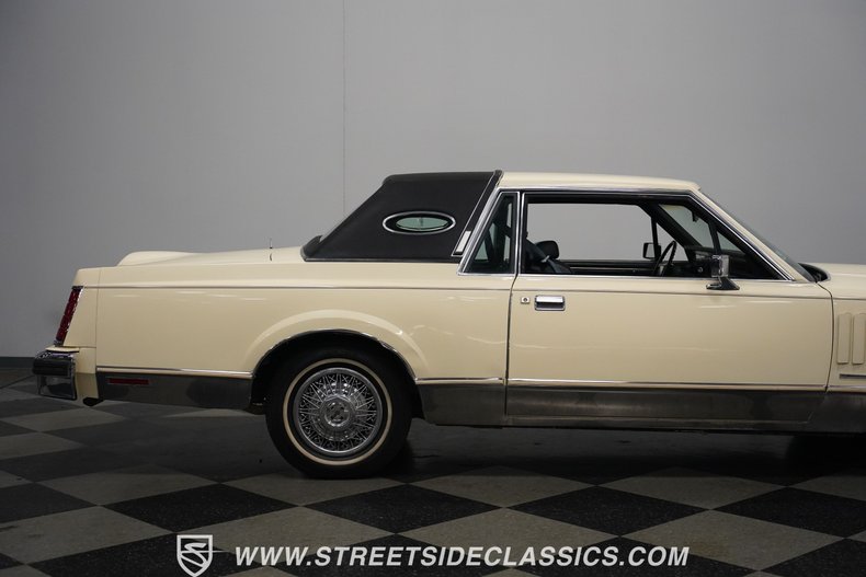 Lincoln-Mark-vi-1982-Pastel-French-Vanill-Blue-31
