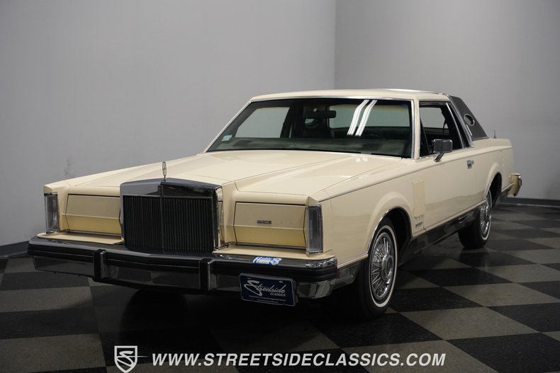 Lincoln-Mark-vi-1982-Pastel-French-Vanill-Blue-4