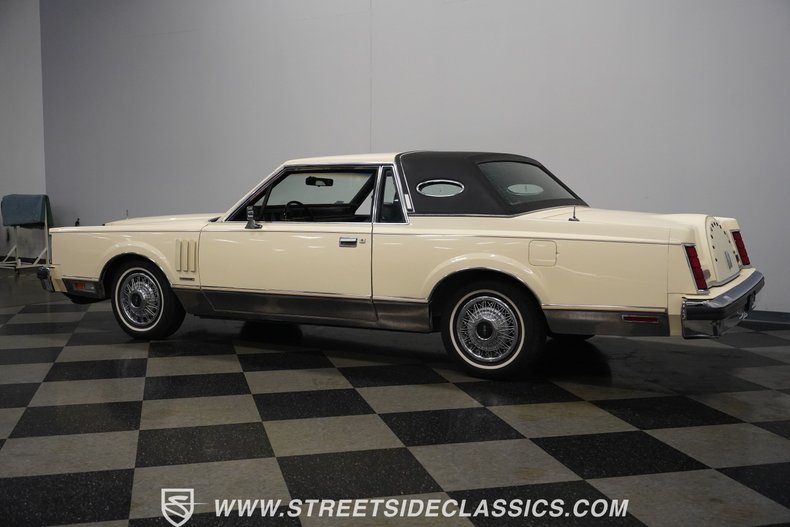 Lincoln-Mark-vi-1982-Pastel-French-Vanill-Blue-8