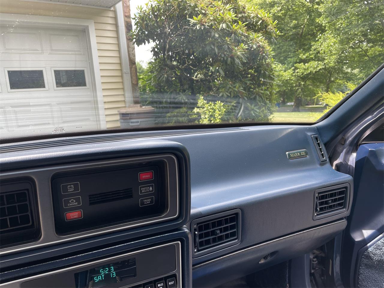 Lincoln-Mark-vii-1988-Blue-Blue-16