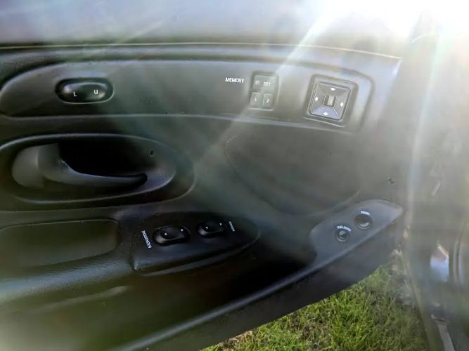 Lincoln-Mark-viii-1995-Black-Black-Leather-12