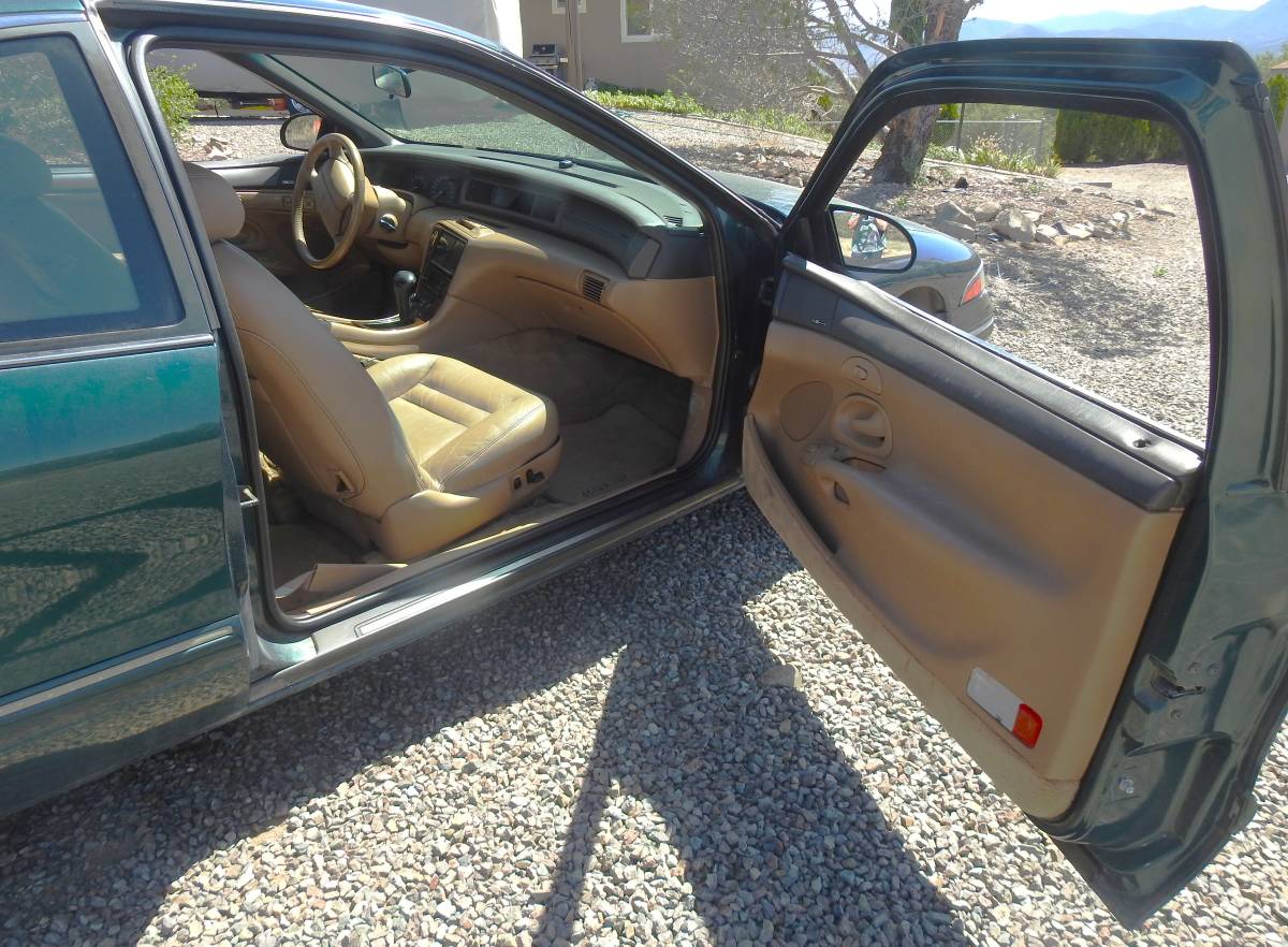 Lincoln-Mark-viii-1995-green-16