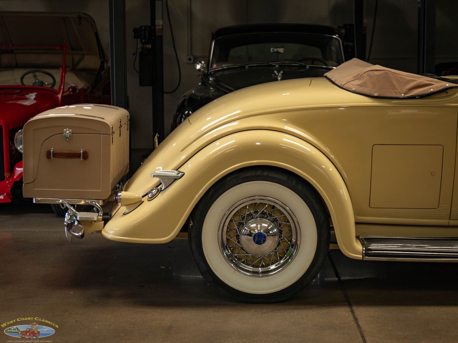 Lincoln-Model-K-V12-Le-Baron-Roadster-1935-2-Door-Roadster-Convertible-1