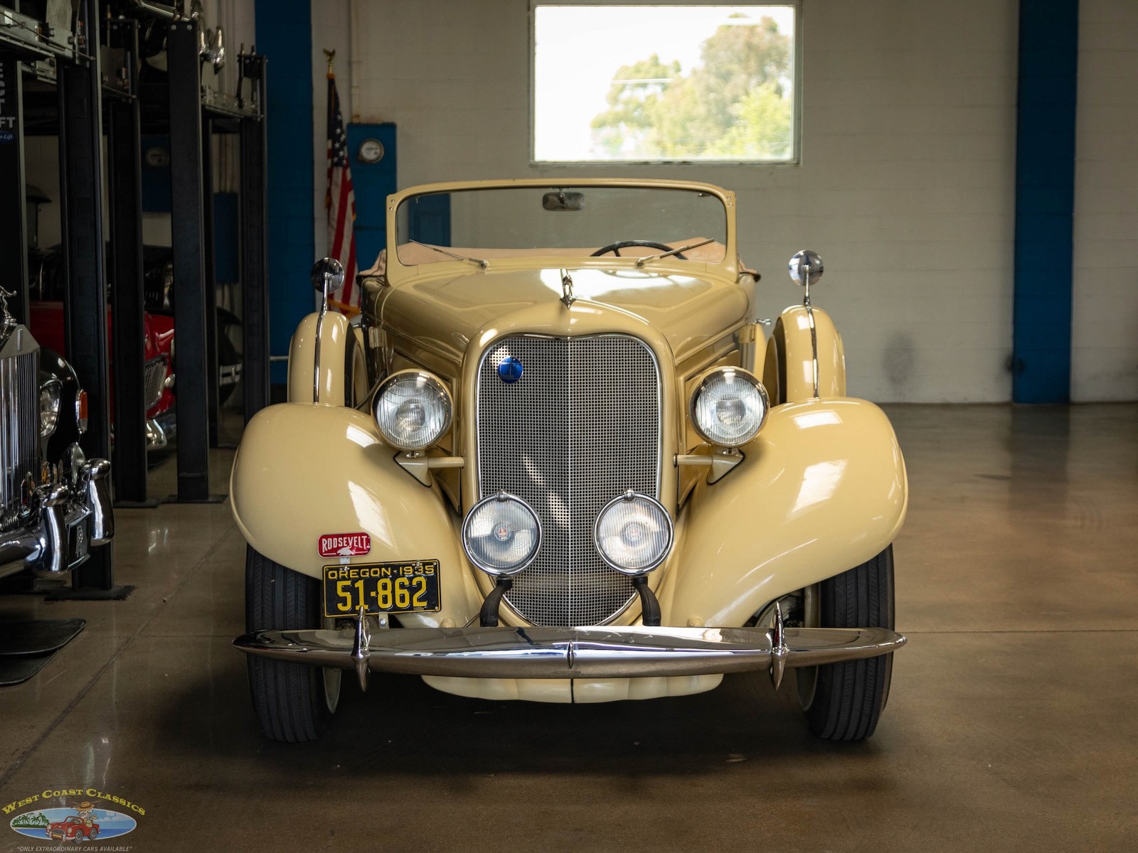 Lincoln-Model-K-V12-Le-Baron-Roadster-1935-2-Door-Roadster-Convertible-12