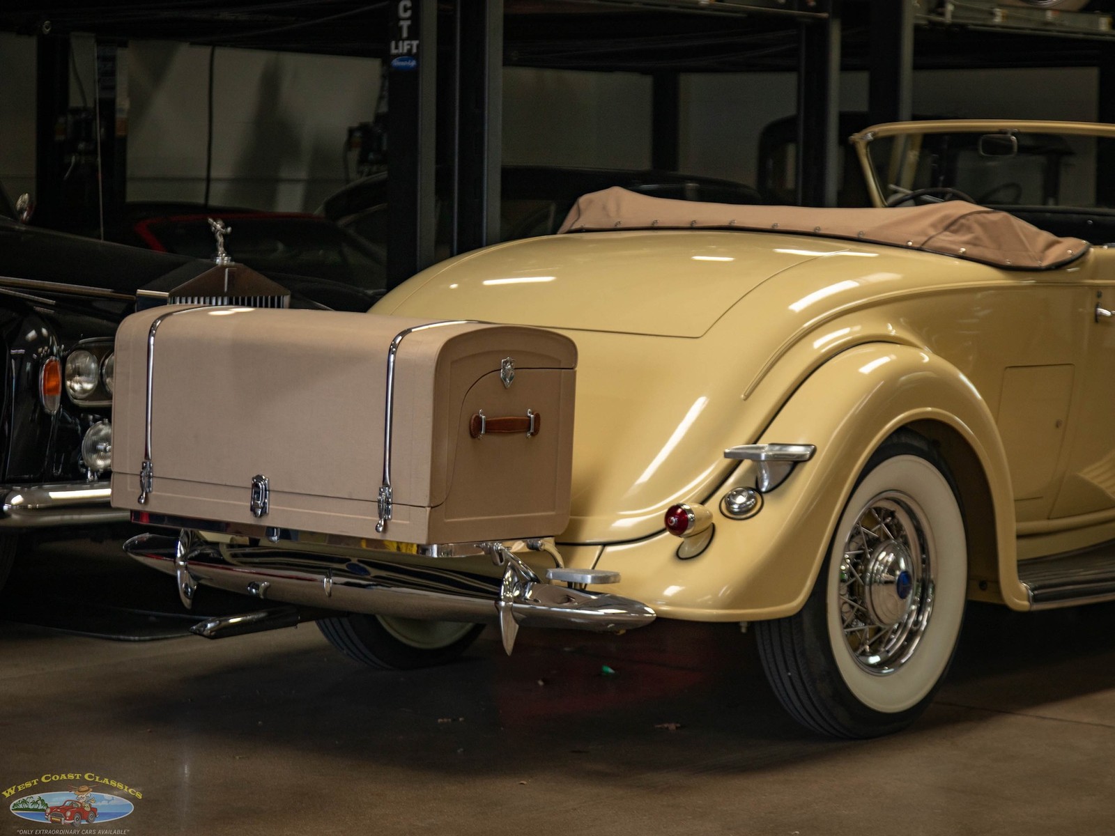 Lincoln-Model-K-V12-Le-Baron-Roadster-1935-2-Door-Roadster-Convertible-24