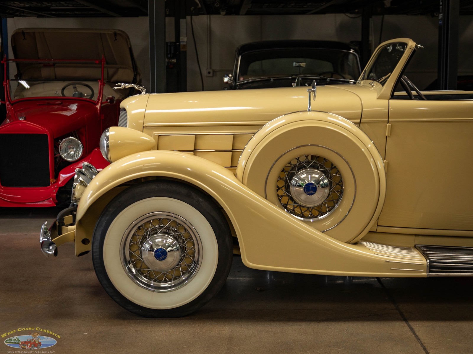 Lincoln-Model-K-V12-Le-Baron-Roadster-1935-2-Door-Roadster-Convertible-4