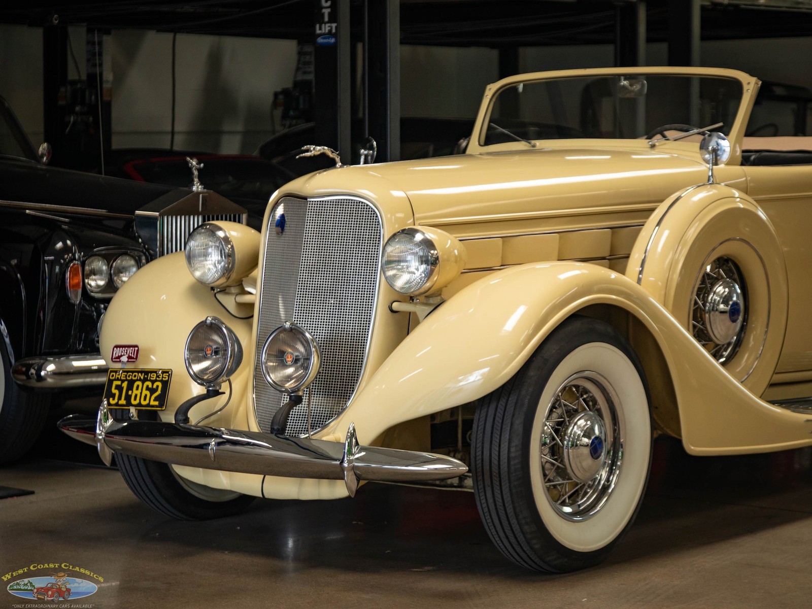 Lincoln-Model-K-V12-Le-Baron-Roadster-1935-2-Door-Roadster-Convertible-7