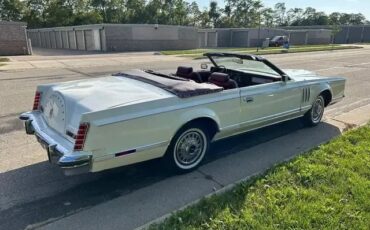 Lincoln-Other-1977-White-Red-3