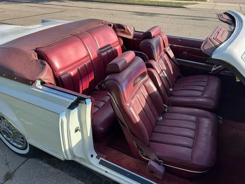 Lincoln-Other-1977-White-Red-5