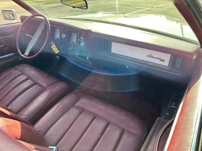 Lincoln-Other-1977-White-Red-6