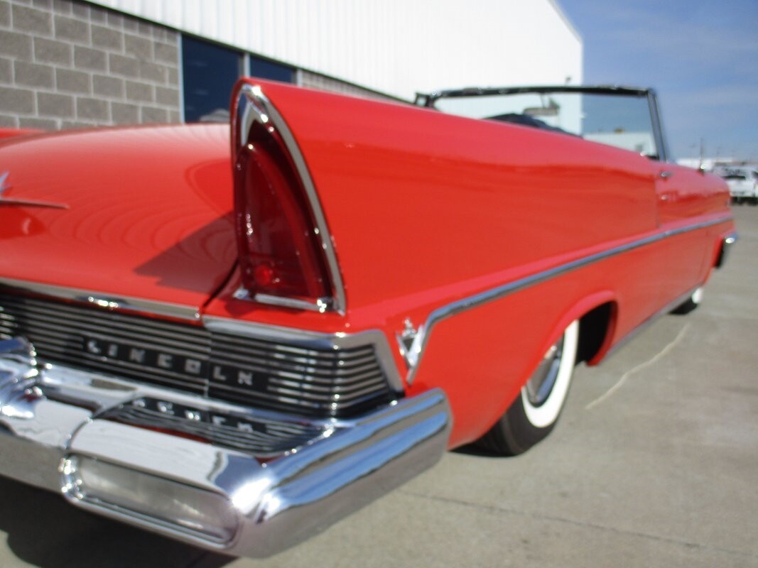 Lincoln-Premiere-Convertible-1957-27