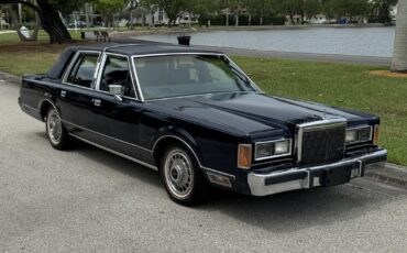 Lincoln-Town-Car-1989-Sedan-1