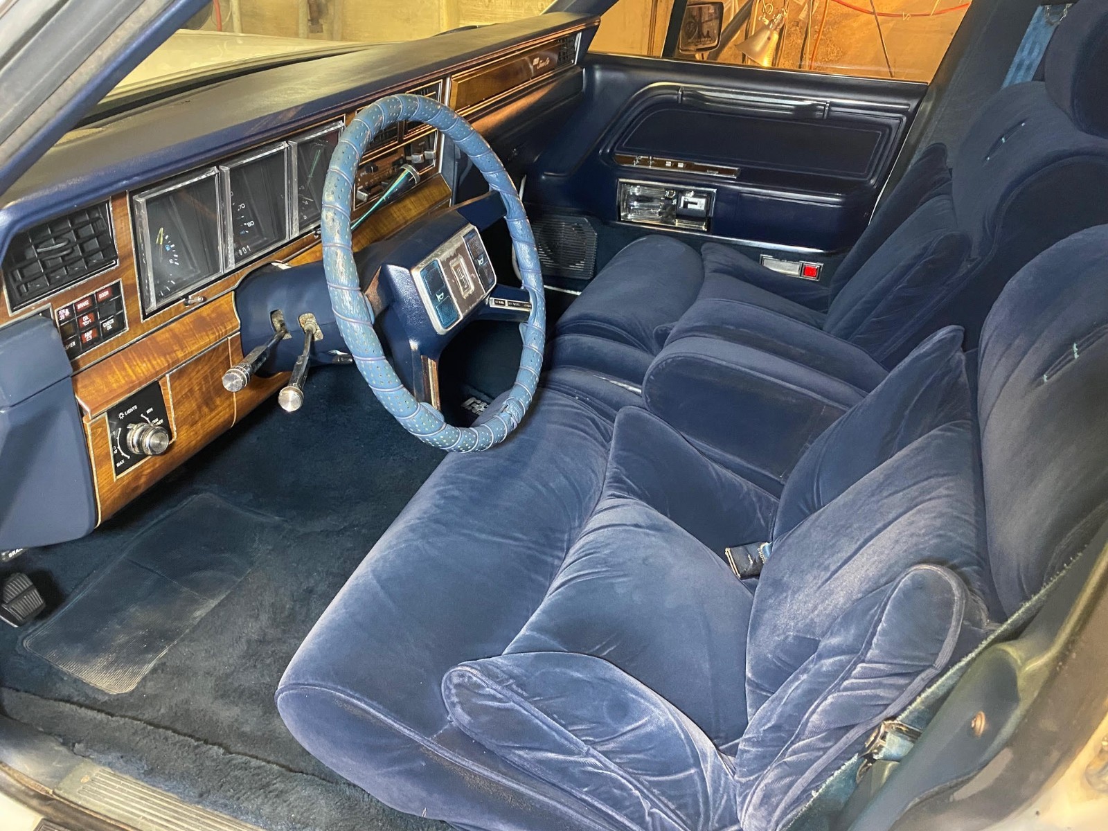 Lincoln-Town-Car-1989-Sedan-1